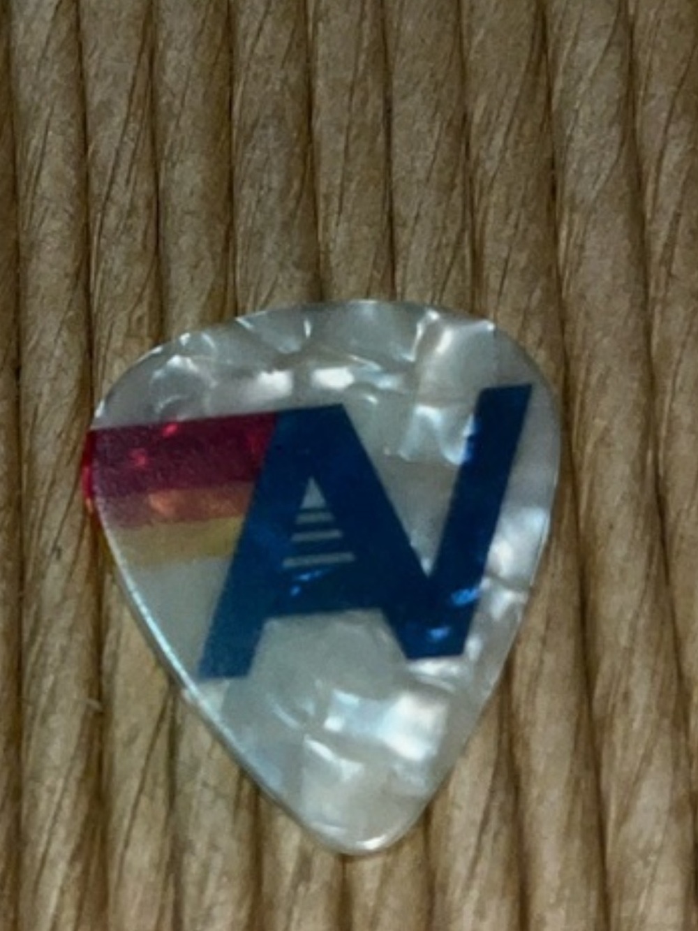 🎉 SALE 🎉 Aviator Nation Pearl Guitar Pick with Rainbow Accent NWOT